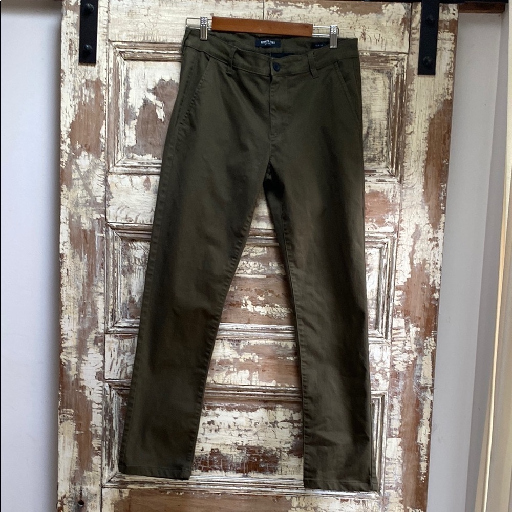 Kenneth Cole New York Olive Green Men’s Slim  Fit Khaki Pants, w32/L32